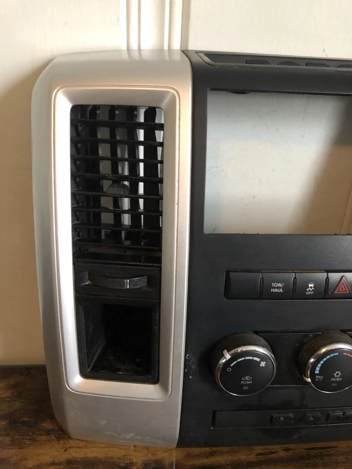 Dodge RAM 2009-2012 radio multimedia panel de control climático CA tablero bisel 1EB041SDAC Foto 4 de 4