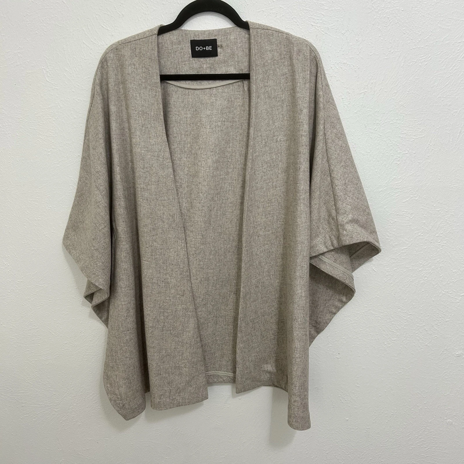 Do + Be Wool Blend Oatmeal Poncho Cape Sweater Shawl Minimalist Lagenlook Sz M
Opens in a new window