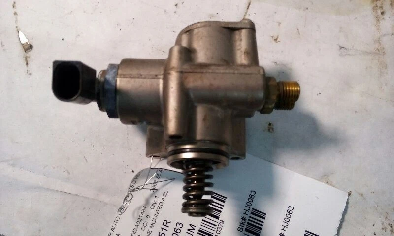 08-15 Audi R8 Right Passenger Fuel Pump Only 4.2 Liter Engine Mounted - Image 2 of 4