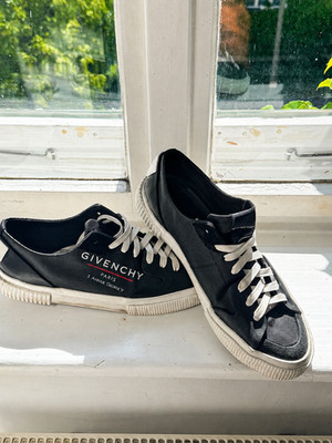 Givenchy George V Sneaker Herren Gr. 45 Schwarz Weiß Low Top Designer Schuhe
