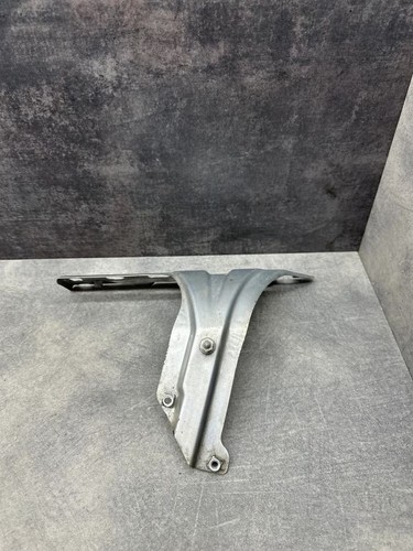 Volkswagen Touran I 2005 Halterung Kotflügel 1T0821135 HAA2608