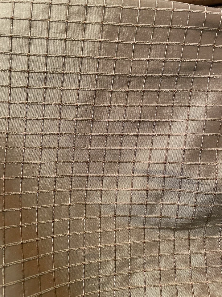 NUEVA Tela de Tafetán Duquesa Jenna 100% Seda Oro Rosa Bordada Squre 18YD Disponible Foto 4 de 4