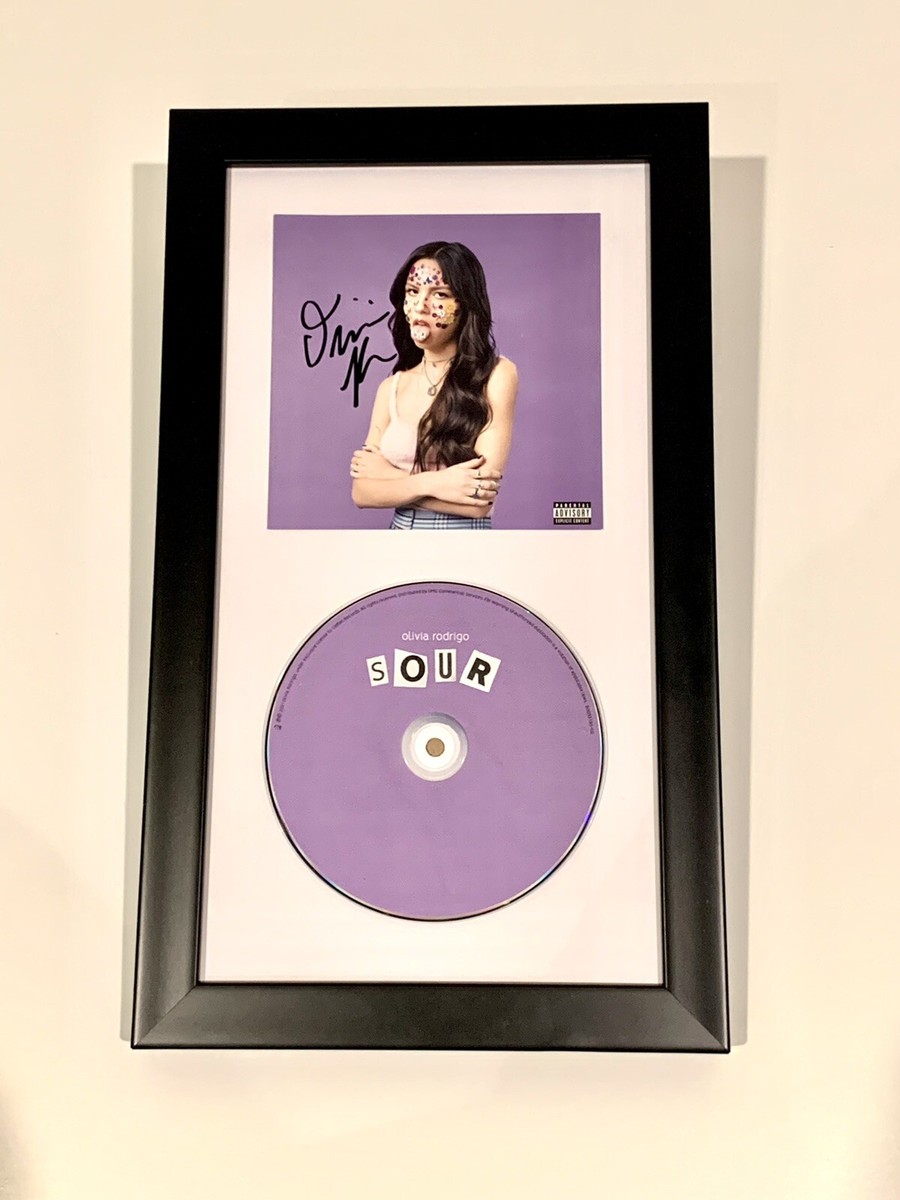 Olivia Rodrigo 直筆サイン sour Olivia Rodrigo SIGNED 'Sour' CD COVER Framed Good 4 U Pop Singer