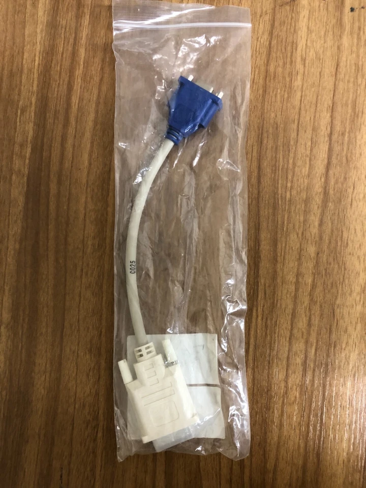 Molex 887-4197-00 DVI-A (M) to VGA (F) Analog Cable 0.25M  - Image 2 of 3