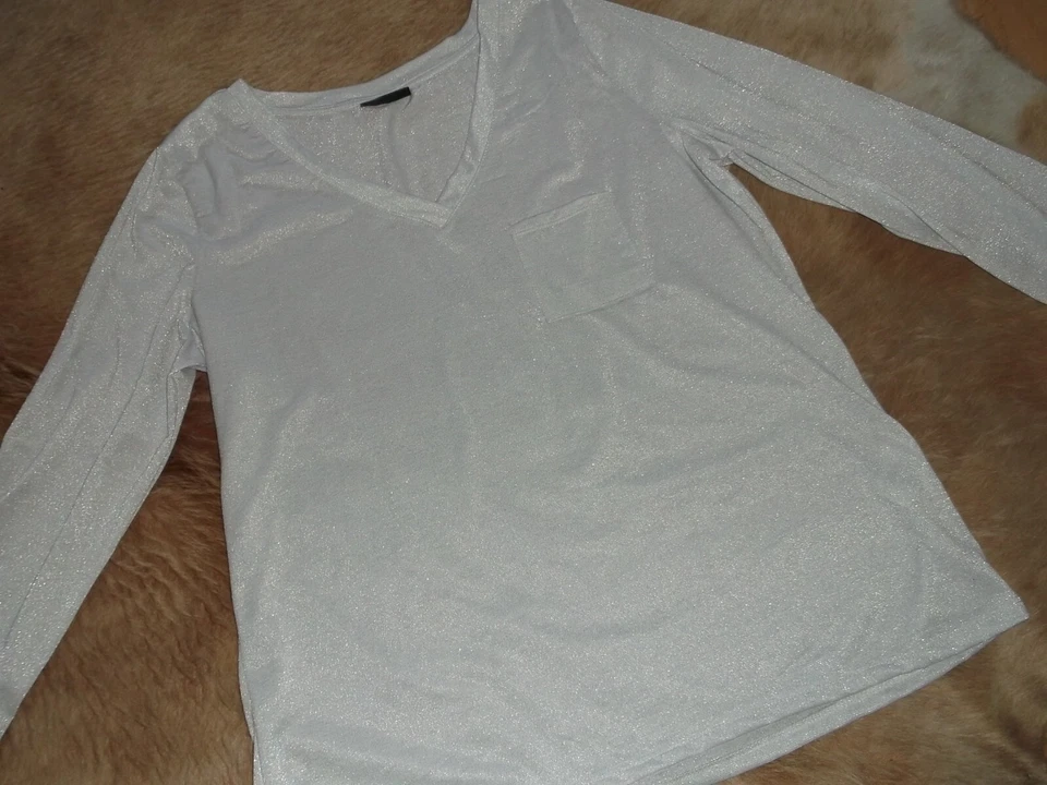 Janina Damen Shirt Grau Glitzer langarm Gr. 44 Secondhand ansehen!! - Bild 1 von 4