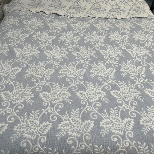 Vintage Martha Stewart Matelassé Coverlet Blanket Full Reversible Blue White - Picture 7 of 10