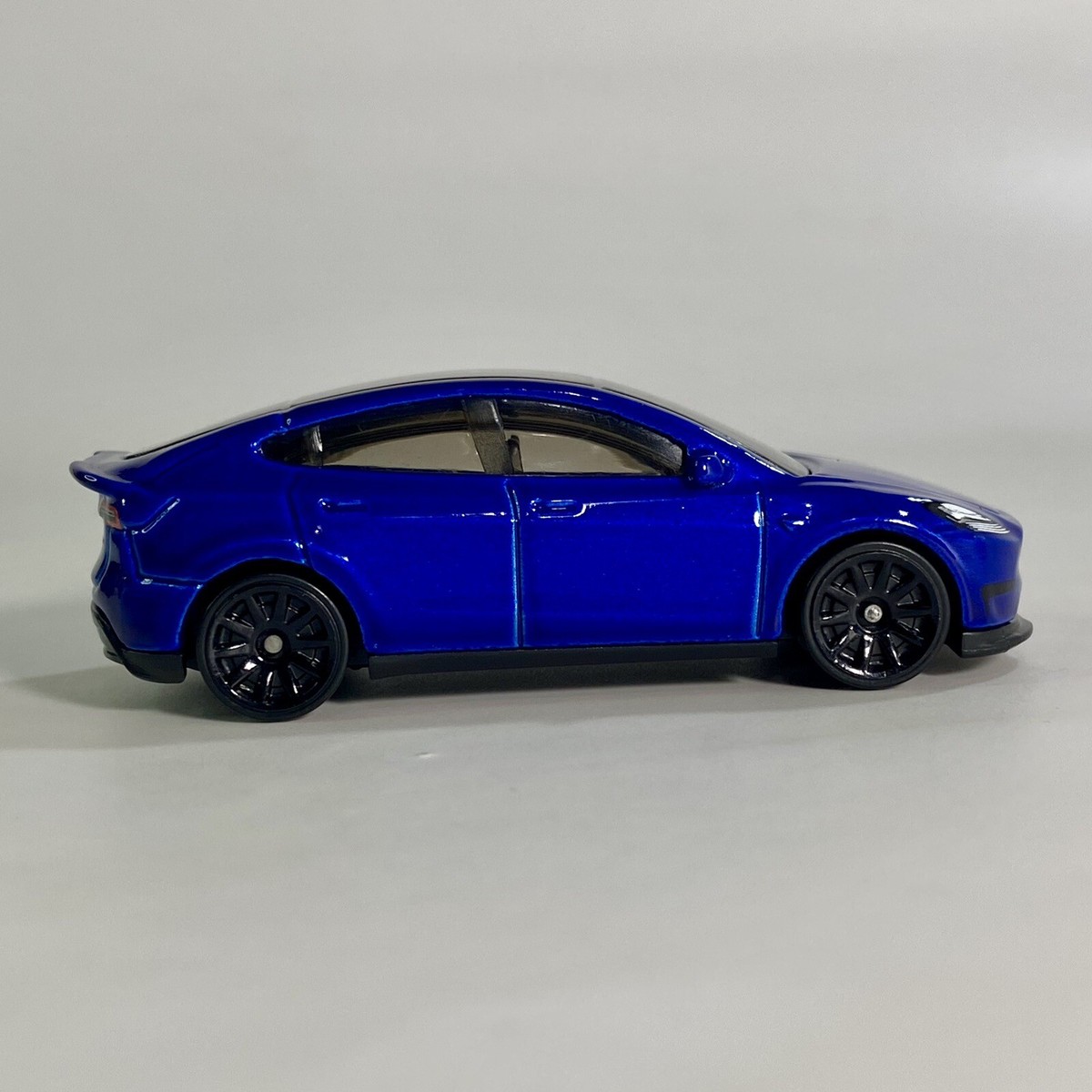 Matchbox Tesla Model Y – 1:64 Modellauto, Blau, Limitierte Edition 3/100