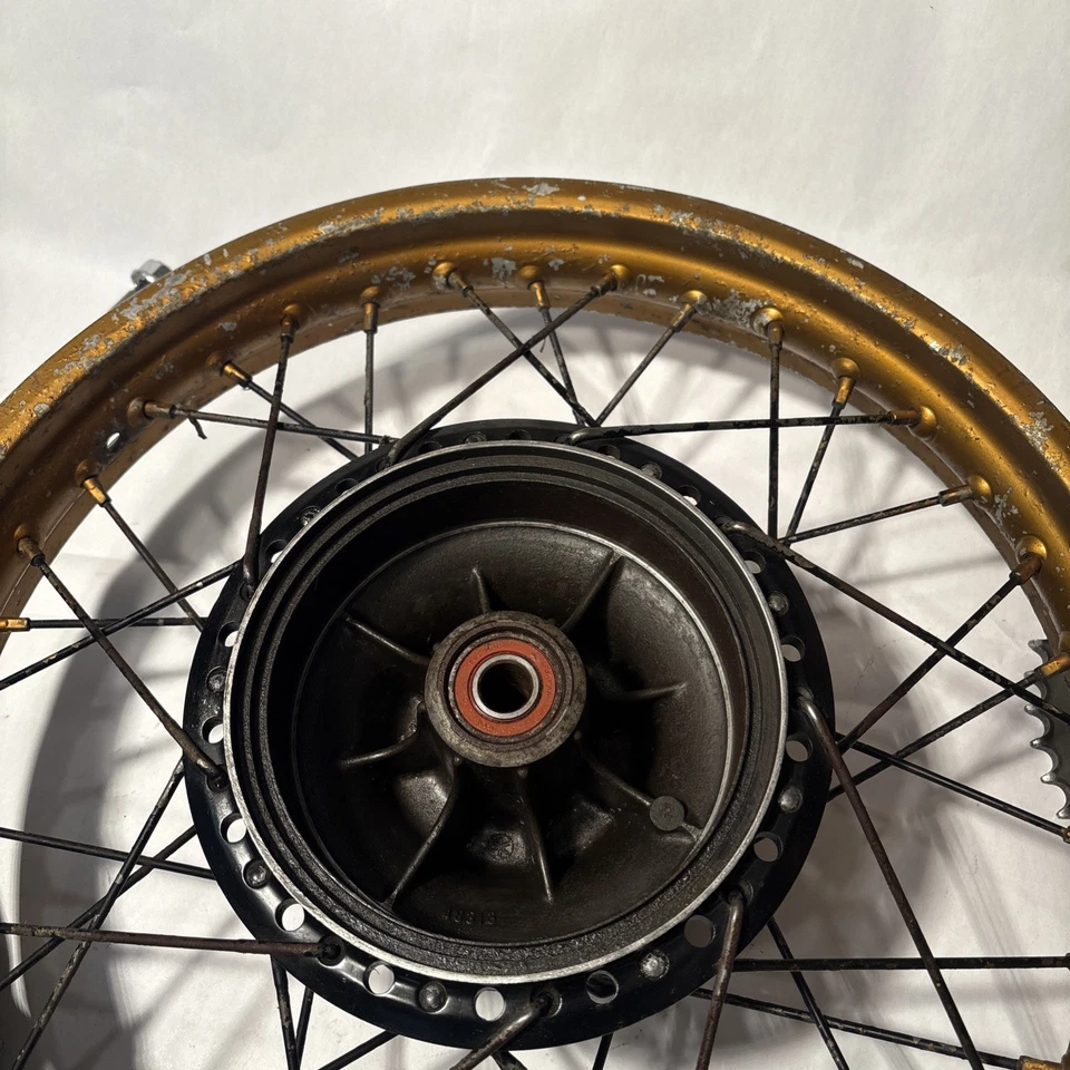 Yamaha IT425 1980 conjunto de llanta trasera eje de freno piñón espaciador OEM IT Foto 4 de 4