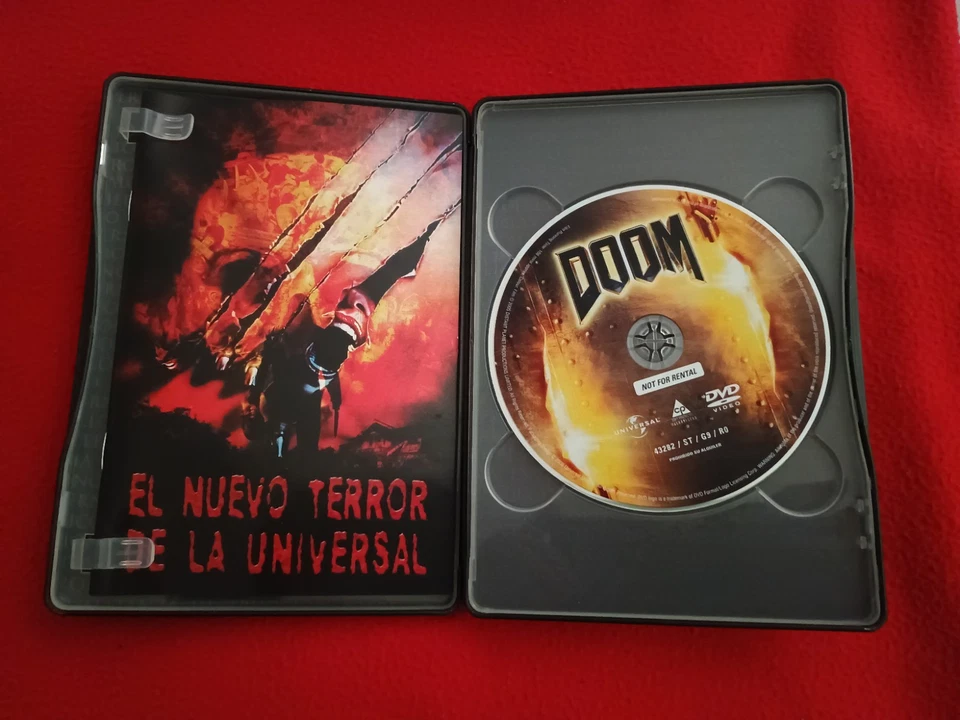 Dvd Doom (edición metálica coleccionistas) karl urban dwayne Johnson Rosamund - Imagen 2 de 3
