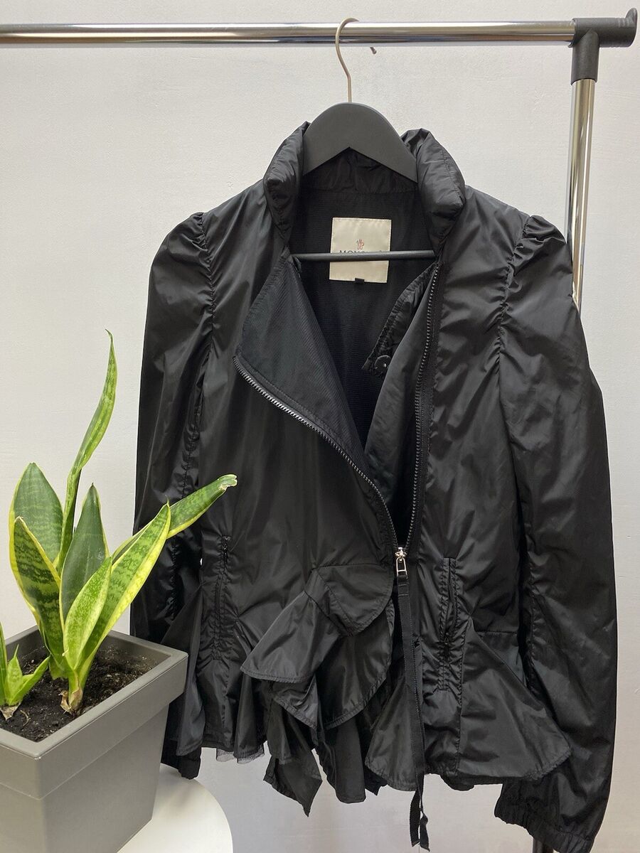 Moncler x Sacai Size 2 Sonomi Ruffle Windbreaker jacket Moncler x Sacai Size 2 Sonomi Ruffle Windbreaker jacket