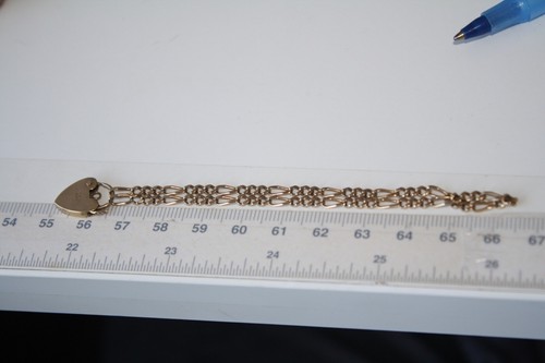 100% Genuine Vintage 9K Solid Yellow Gold Figaro link Bracelet With a Padlock - Picture 7 of 10