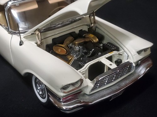 Danbury Mint 1957 Chrysler 300C Convertible Diecast 1:24 Toy Vehicle - Picture 5 of 12