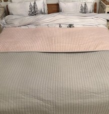 Splendido copriletto reversibile rosa/grigio circa 250 cm x 250 cm