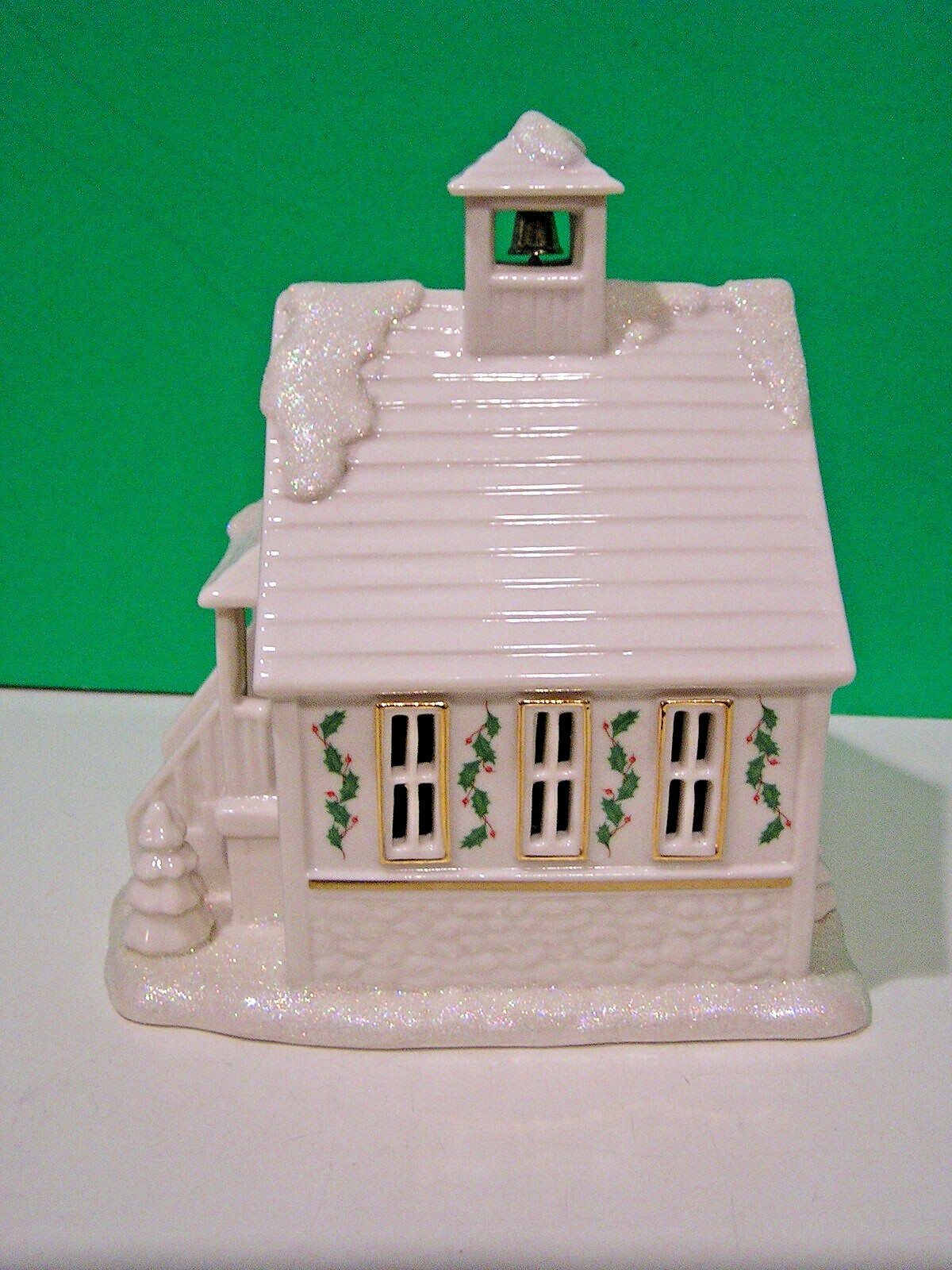 LENOX CHRISTMAS VILLAGE SCHOOL HOUSE Lighted series sculpture Lit