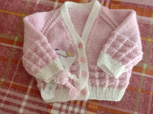 Hand knitted baby cardigan & hat to fit Newborn . Chest size 17ins - Picture 3 of 6