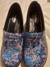 Womens Easy Works By Easy Street 10M  Non Slip Non Marking Clogs