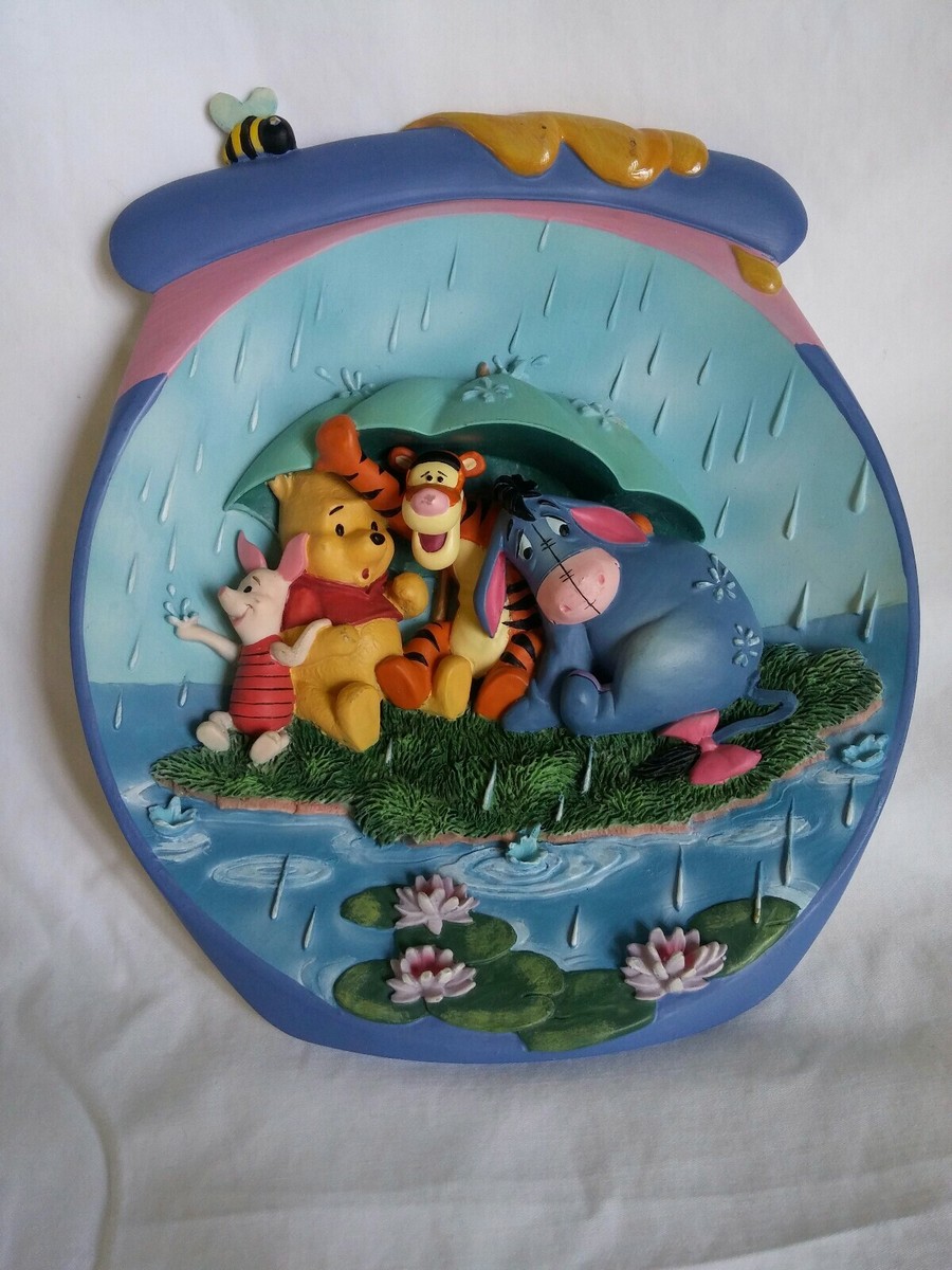 First Issue Limited Edition Winnie the Pooh 3D Plate 1999 By