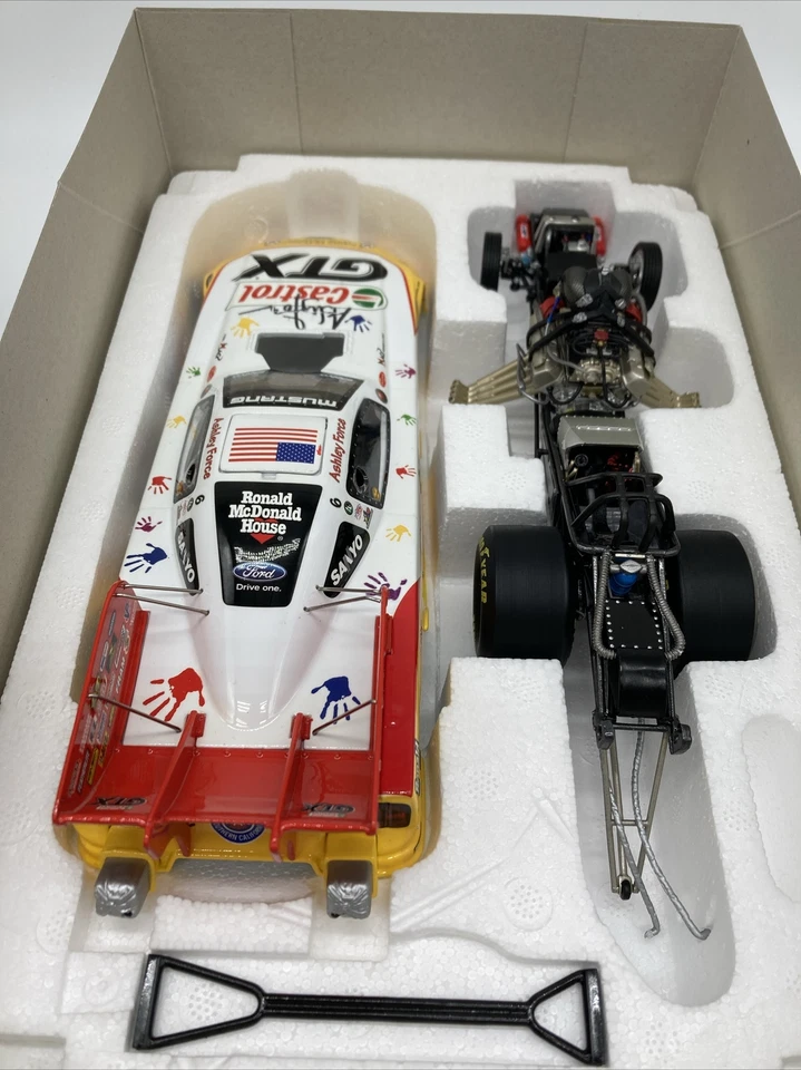 NHRA 1/24 ASHLEY FORCE 2009 RONALD MCDONALD HOUSE 1/1.500 FIRMADO/AUTOGRAFIADO�� Foto 4 de 4