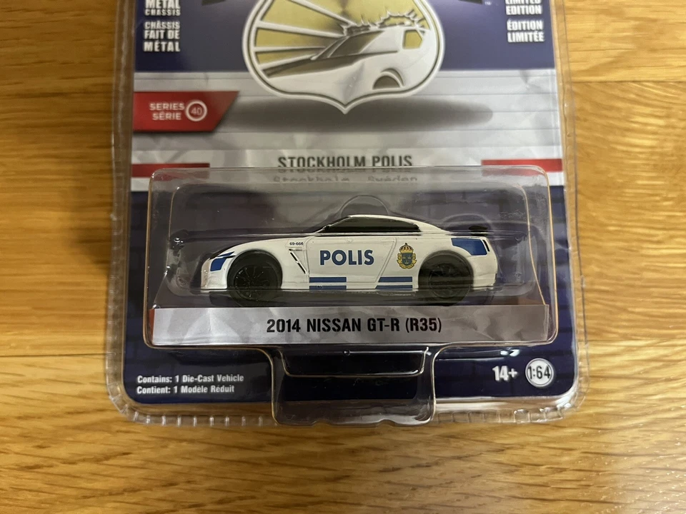 Nissan GT-R 2014 (R35) - Estocolmo Suecia Polis coche escala 1:64 Greenlight Police Foto 2 de 4