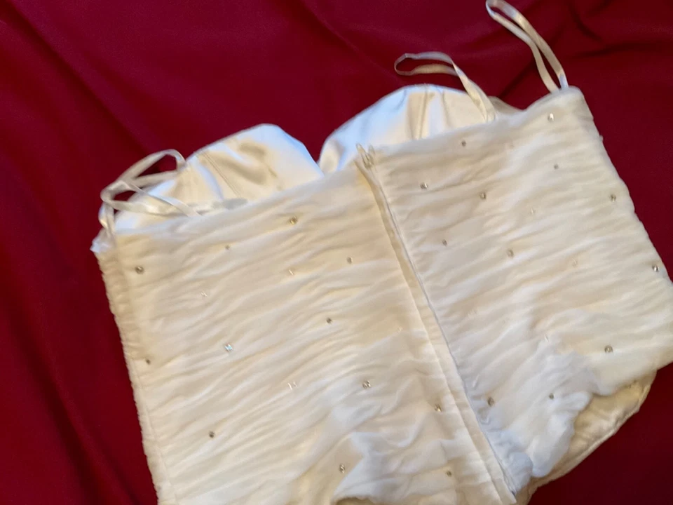 Wedding Dress size 20-22 very glam - Image 3 of 4