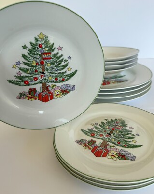 12-Piece Gibson Christmas Tree Dinnerware Set Plates Bowls