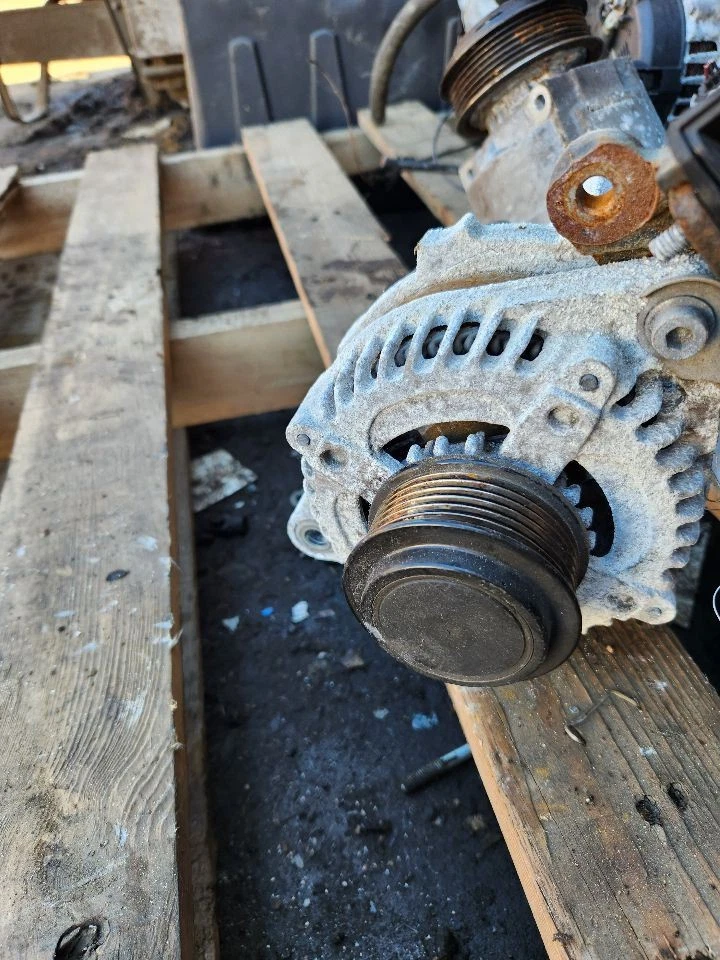 Alternador compatible con 14-20 MDX 193518 Foto 2 de 4