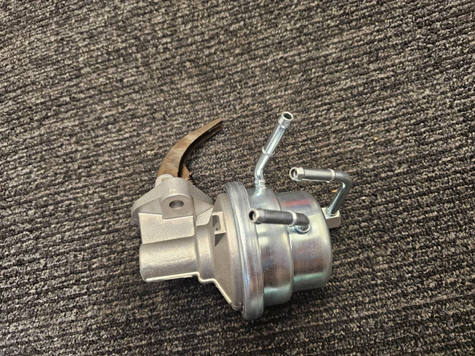 Bomba de combustible mecánica Carter M60416 para camioneta Toyota 4Runner Celica Corona 81-90 Foto 2 de 4