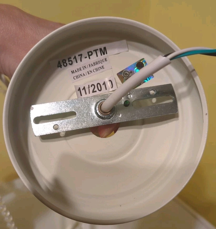 Pottery Barn Kids PBK Mia MONTAJE EMPOTRADO Lámpara de araña de dormitorio con cuentas BLANCA Foto 3 de 4