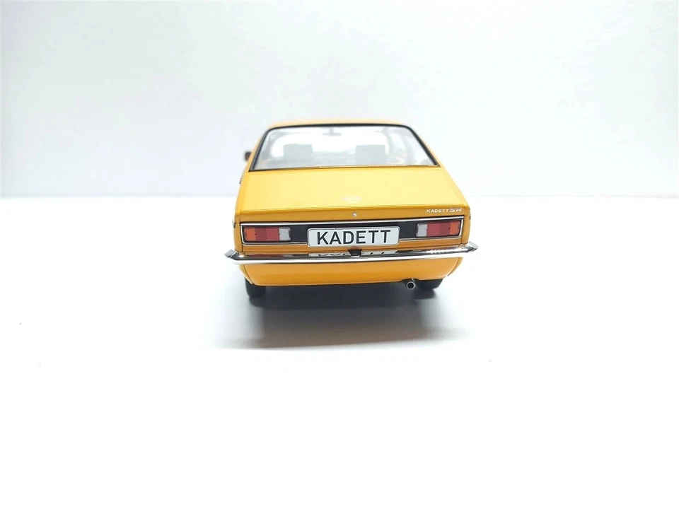 Opel Kadett C Coupe SR Arancione del 1983 - 1/18 MCG - Immagine 4 di 4