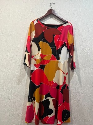 Dress Tracy Ellis Ross size large, long sleeved and multi colors
