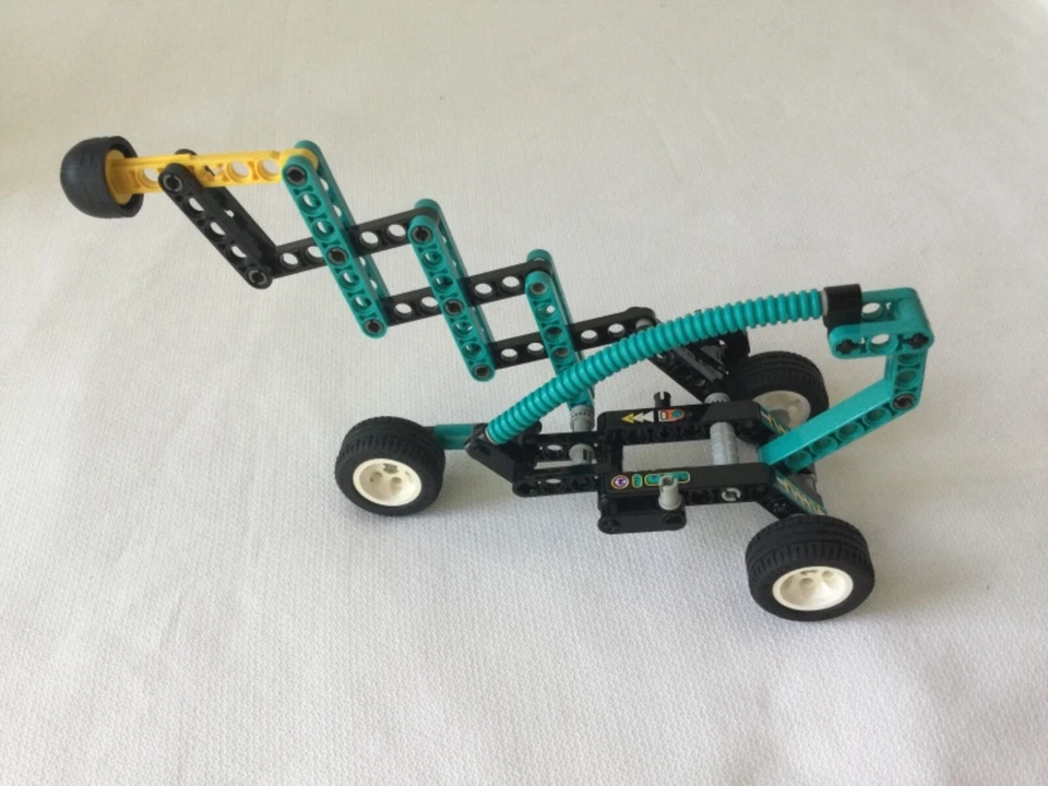 LEGO Technic 8245 Robot's Revenge, photo 4 sur 4
