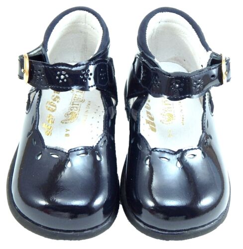 DE OSU - Spain -Baby Girls Navy Blue Patent Leather Dress Shoes -Sz 4 - European - Picture 1 of 5