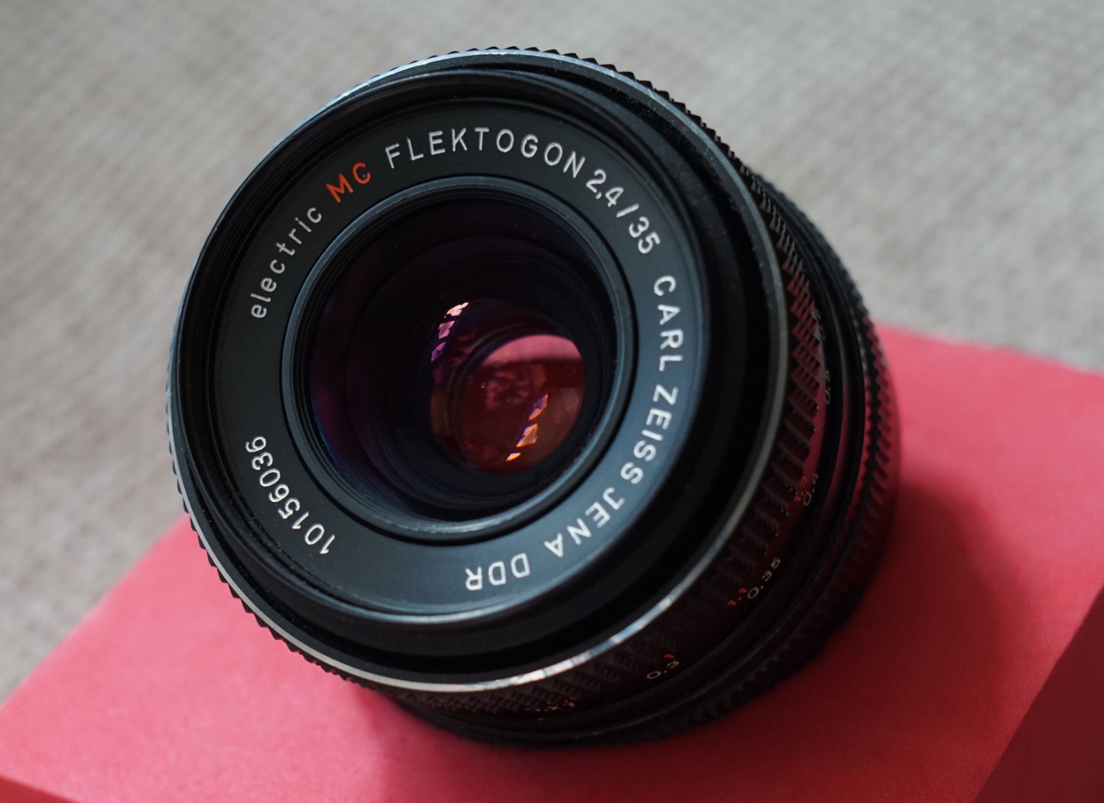 Excellent Carl Zeiss Jena electric  Flektogon 35mm f2.4 red MC lens M42 fit