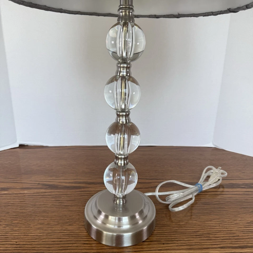 Lámpara de Acento Acrílico Transparente 4 Esferas Cepillado Acero Inoxidable/Níquel Acabado Pantalla Gris Foto 2 de 4