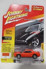 Johnny Lightning Classic Gold Collection 2010 Dodge Challenger R/T K17