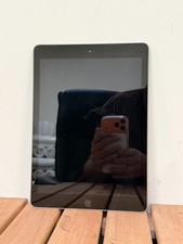 Apple iPad 6th Generation A1893 128 GB, Wi-Fi, 9.7 in
