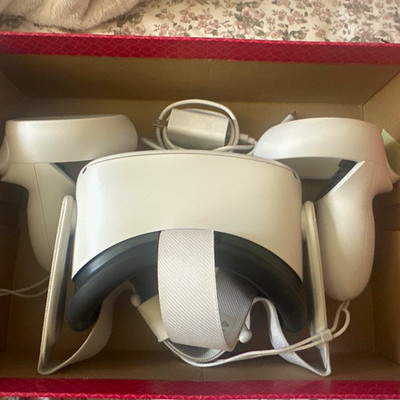 Meta Quest 2 Standalone Virtual Reality VR Headset - White 128 gigabytes ￼NO BOX