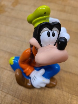 Vintage Disney Goofy Vinyl Plastic Figurine 5.5'' Bath Toy Squeak Sound 