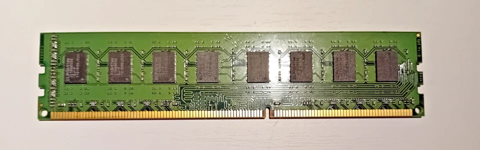 Modulo RAM DDR3 4 GB Unifosa HU564403EP0200 – 1333 MHz PC3-10600 – DIMM - Immagine 2 di 2