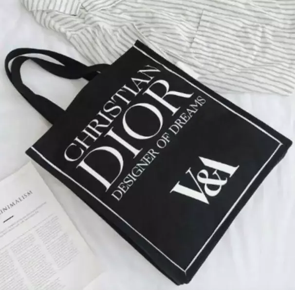 Sac fourre tout nouveauté Christian Dior V&A noir Londres V&A musée limité