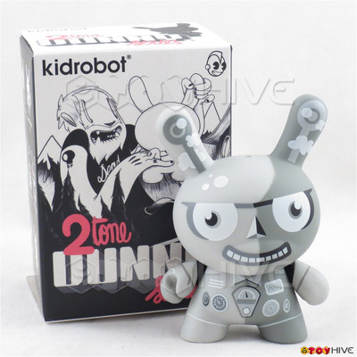 Kidrobot Dunny 2010 2tone series vinyl figure by Tad Carpenter