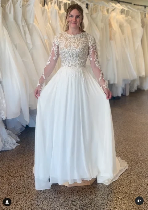 Elegante Vestidos de Novia de Encaje Top Mangas Largas de Gasa Línea A Playa Vestido de Novia Foto 3 de 4