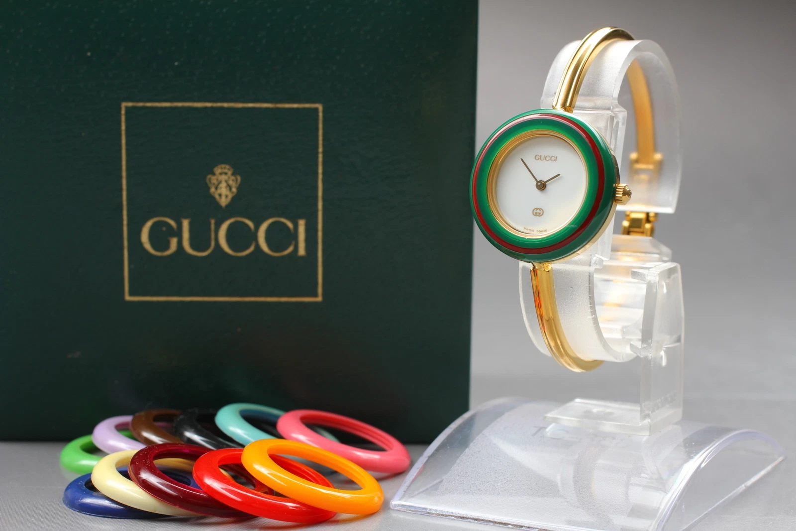 [Presque comme neuve avec boîte papier] Montre femme Gucci lunette à changement 11/12 26 mm 12 couleurs 