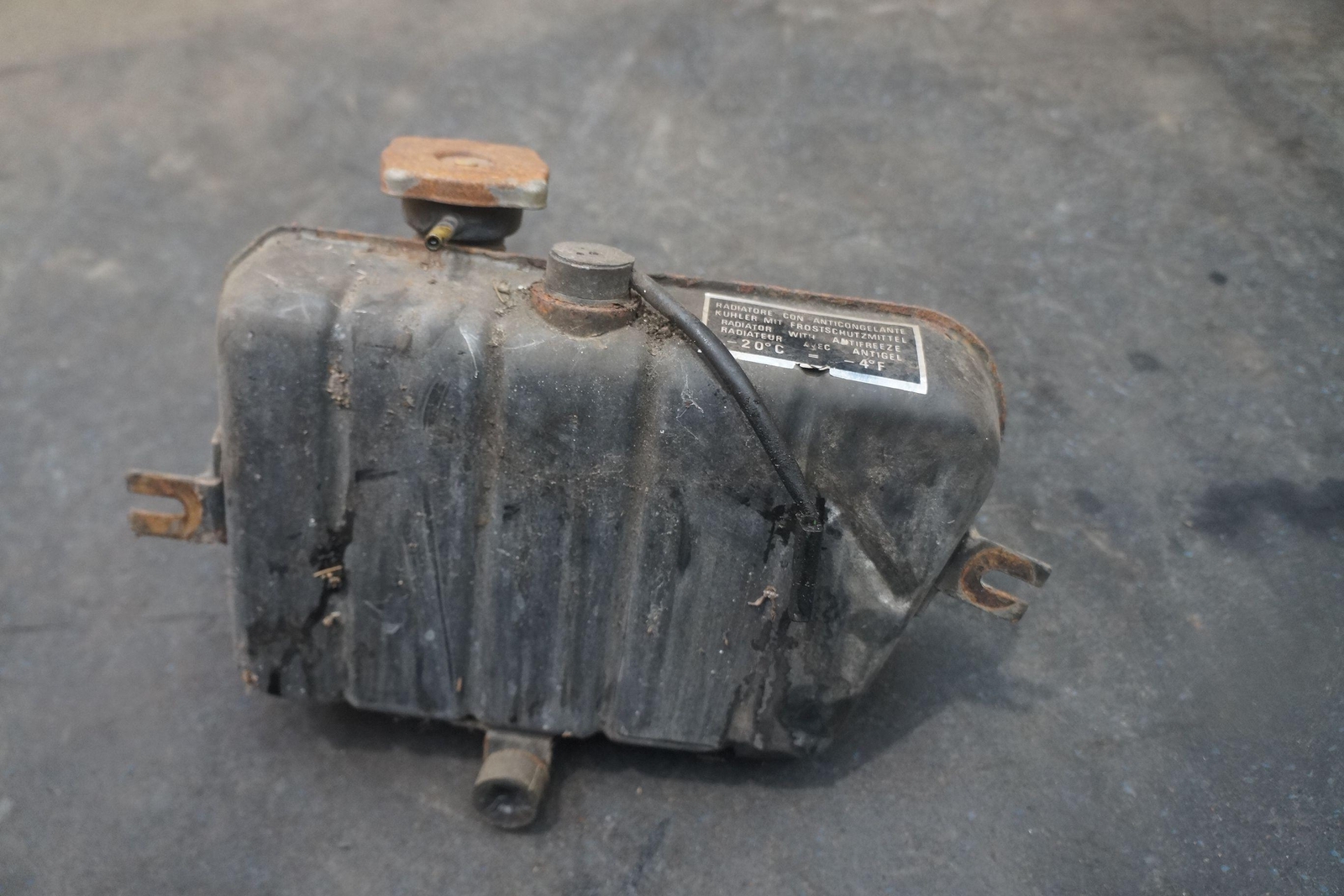 Engine Radiator Coolant Reservoir Tank Bottle 112951 Oem Ferrari Mondial 1982