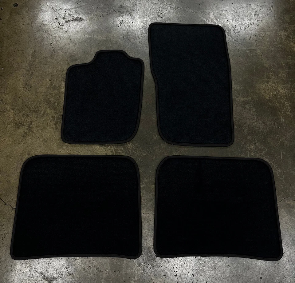 Custom Bentley Arnage Car Floor Mats 99-08 Black Plush W/ Custom Edging Color — 第 2/4 张图片