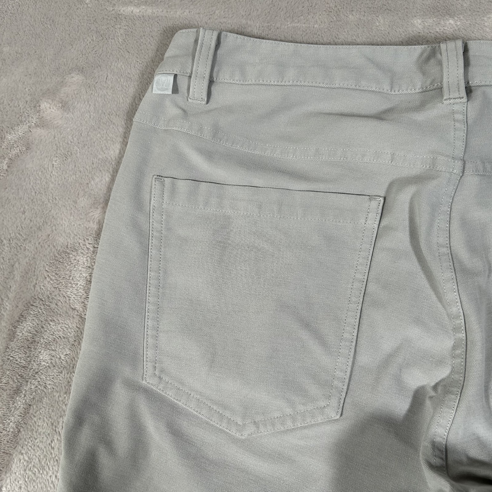 Lululemon ABC Pant Men 33x33 Seal Gray Slim Fit Utilitech Chino Golf Performance