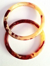 A pair of vintage lucite Marbled Bangle Bracelets In cherryred/butterscotch 