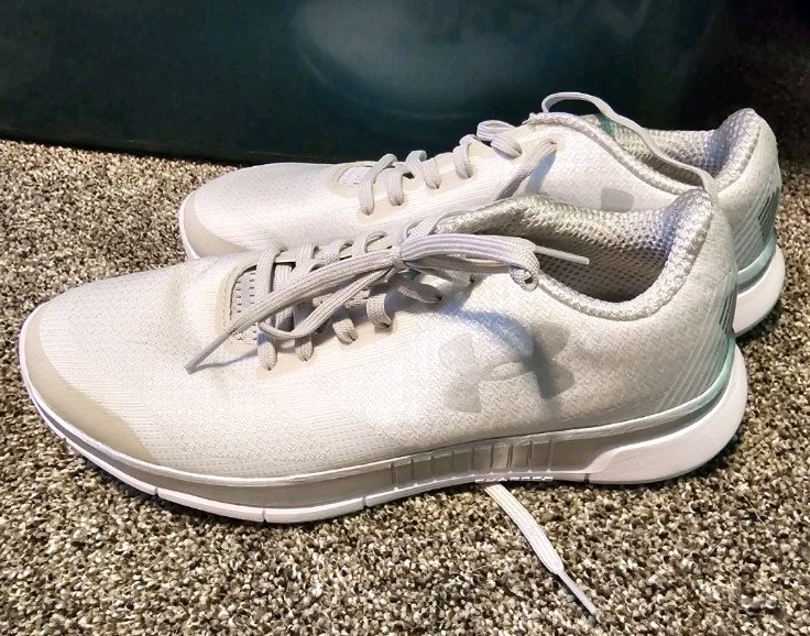 Women’s UA HOVR Sneakers Size 9.5- Comfortable, Stylish & Performance-Ready!