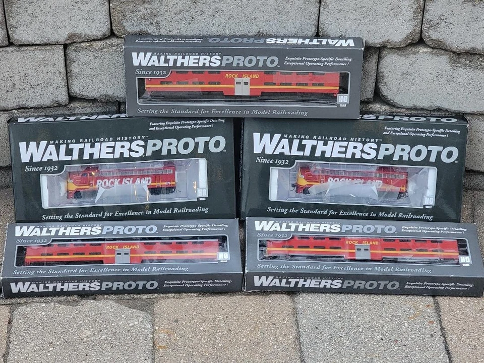 WALTHERS PROTO Rock Island Commuter F7 AA Set w/ 3 cars DCC / Sound HO scale - Image 2 of 4