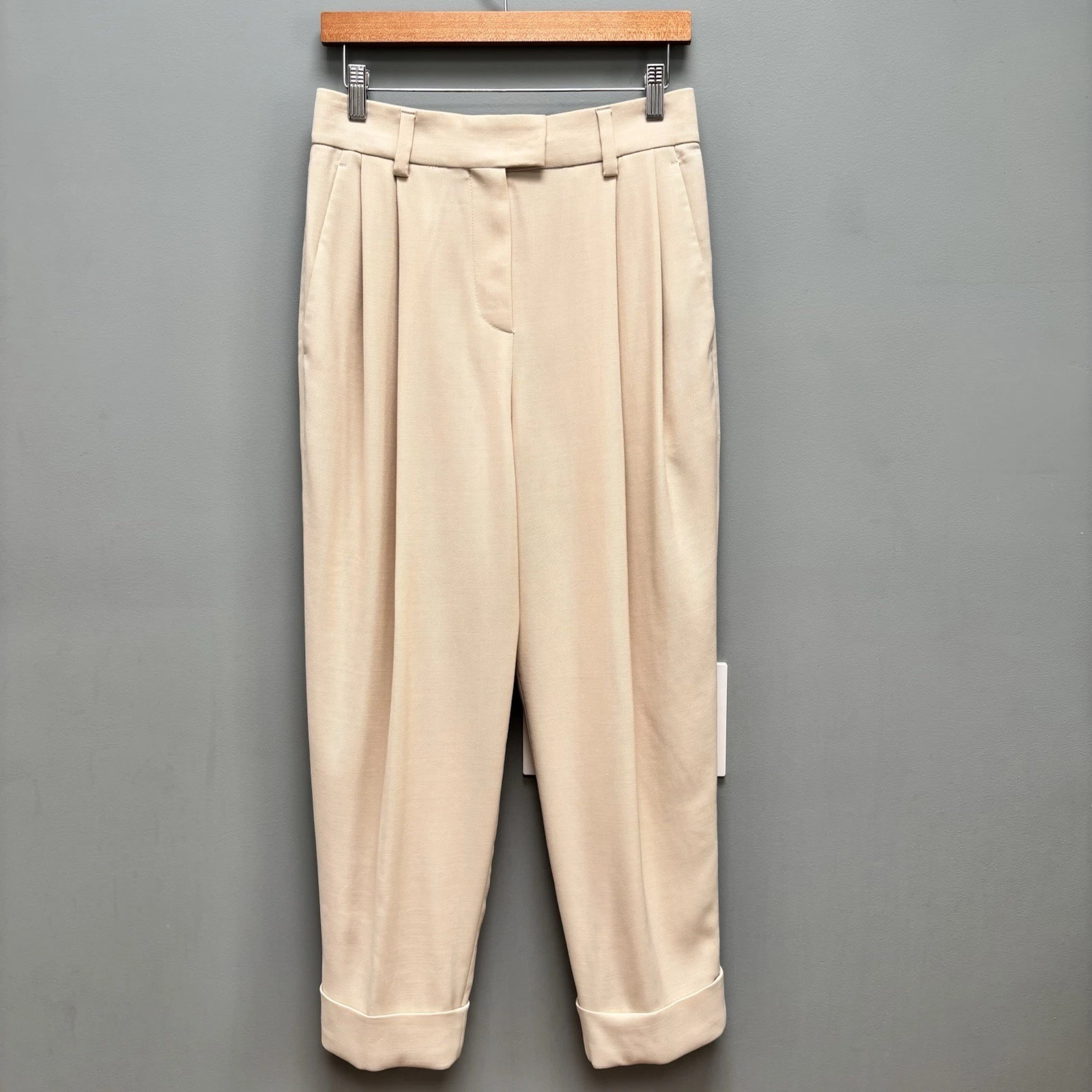 Brunello Cucinelli — Brunello Cucinelli Casual Pants in Beige High Waist Tapered Pleated 4